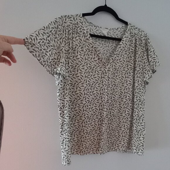 CASLON delicate leaf print blouse with flutter sleeves - Picture 3 of 8